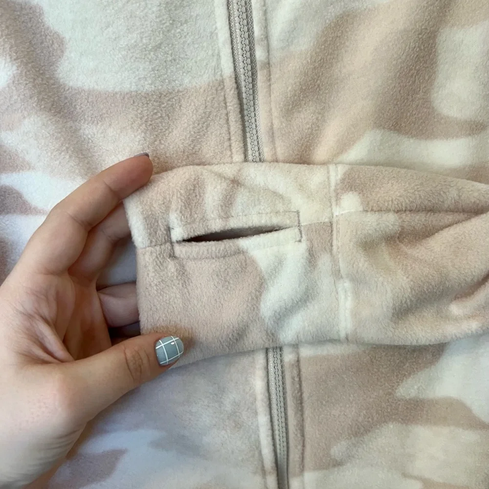 NWT Old Navy Pink and White Camo Fleece Zip Up (Small) - Picture 5 of 7